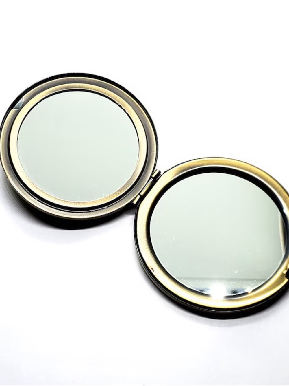 Handmade Victorian Oxidized Brass Rose Cameo Compact Mirror - Picture 3 of 4
